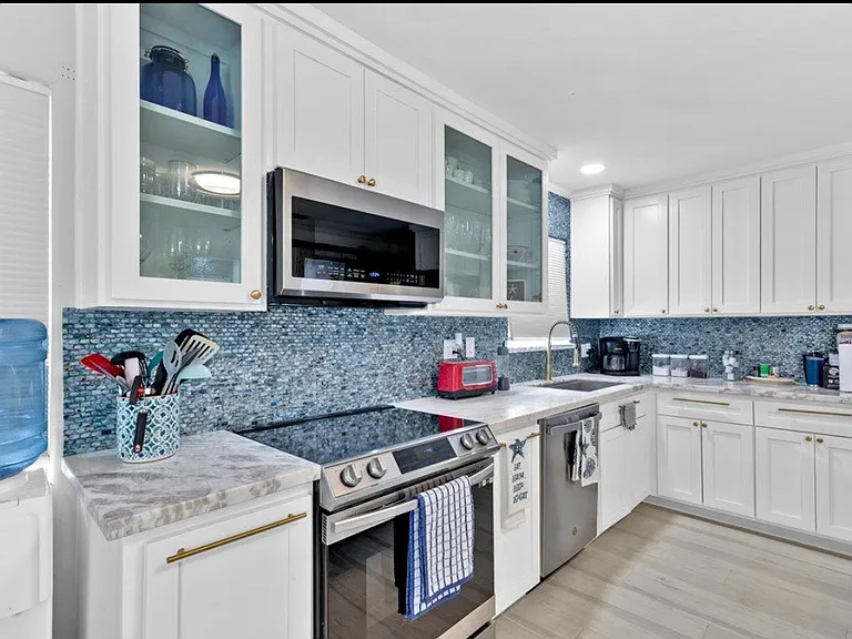 210 W Gardenia St #12 — Photo 2