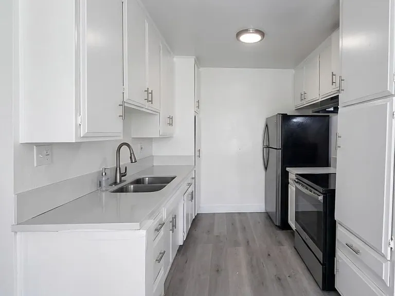 4060 Stevely Ave #19 — Photo 4
