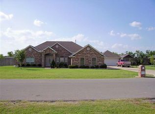11 SW River Bend Rd, Lawton, OK 73505