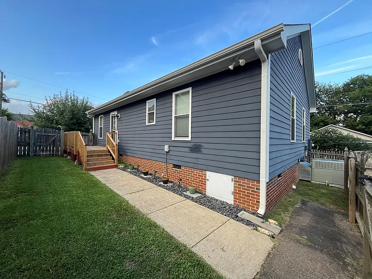 620 E Davie St — Photo 3