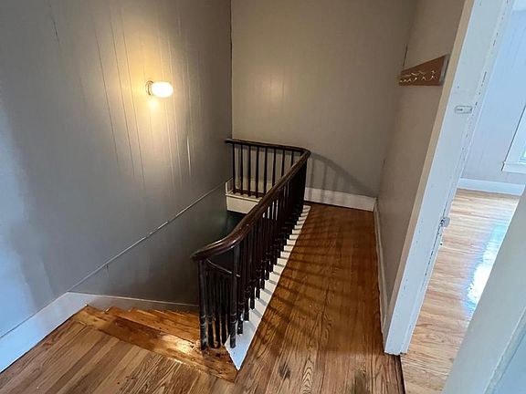 5th image of 39 Cottage St #39