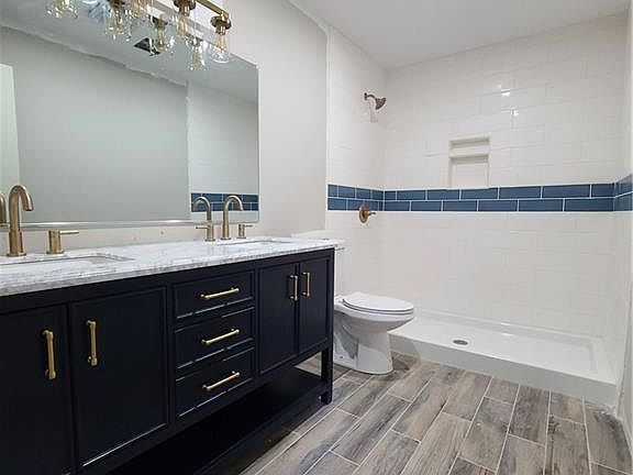 4th image of 16 Hideaway Ln