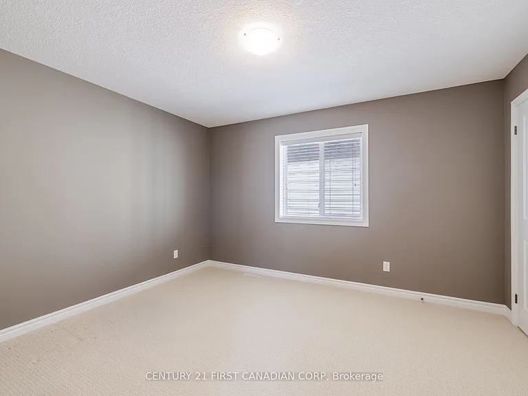 1690 Beaverbrook Ave — Photo 26