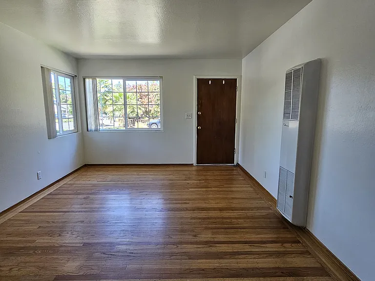 1425 Snow St — Photo 9