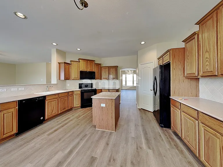 23007 Airedale Ln — Photo 3