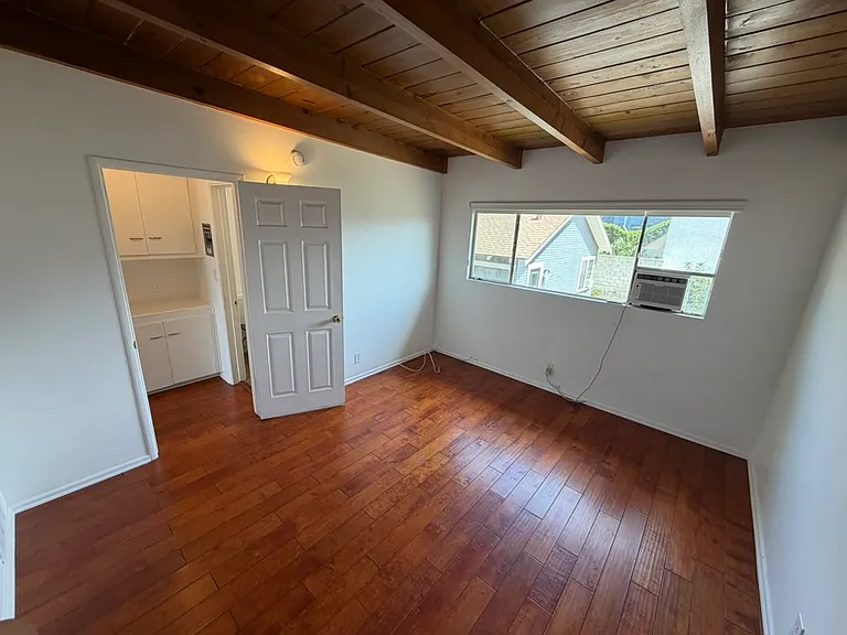 700 Robinson St #6 — Photo 9