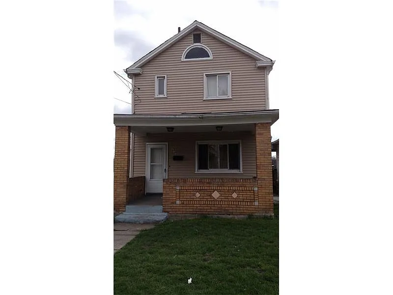 624 Large Ave photo 1