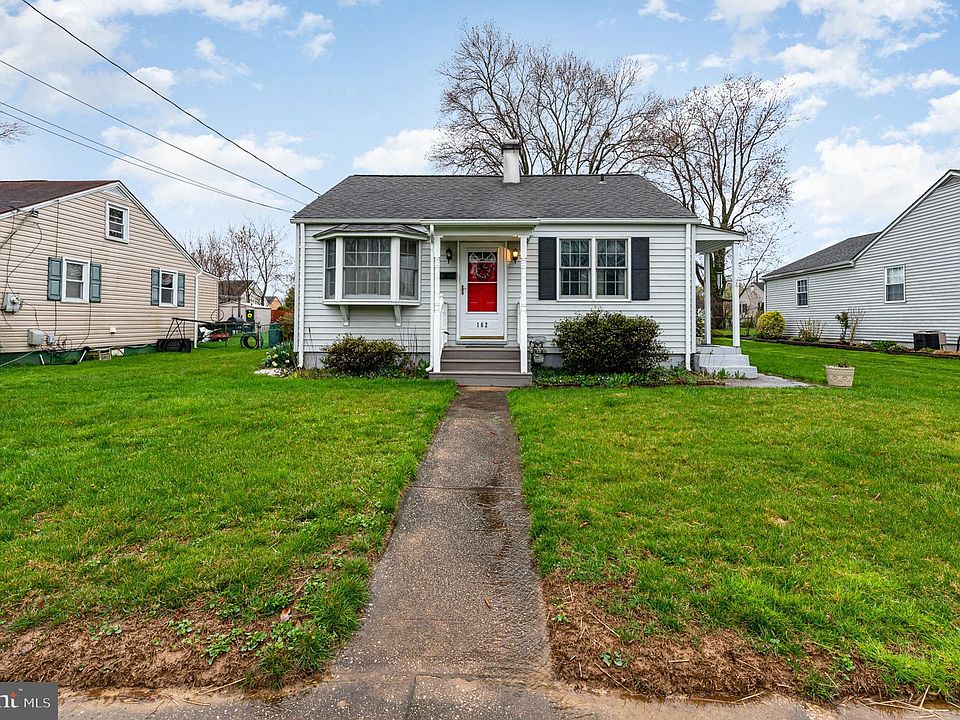 1st image of 162 E Deen Ave