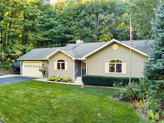4th image of 137 Wooded Valley Dr