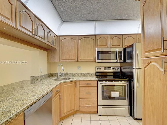 5th image of 201 Foxtail Dr APT B1