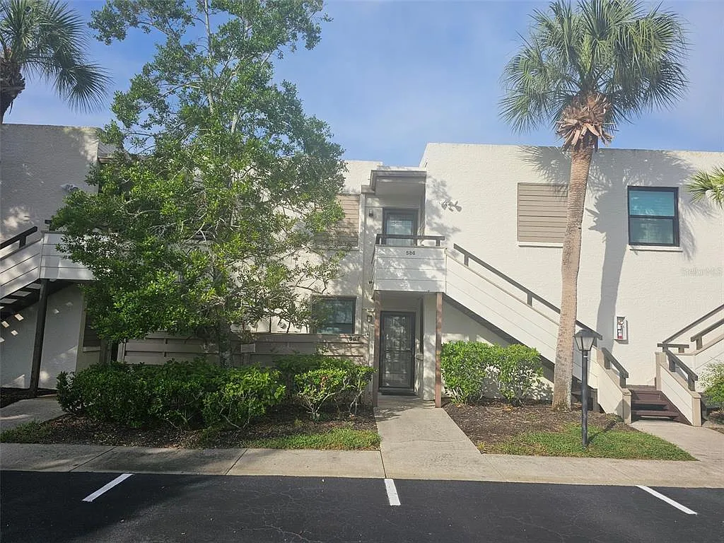 2 bed, 2.0 bath, 940 sqft, $2,900 — Photo 1