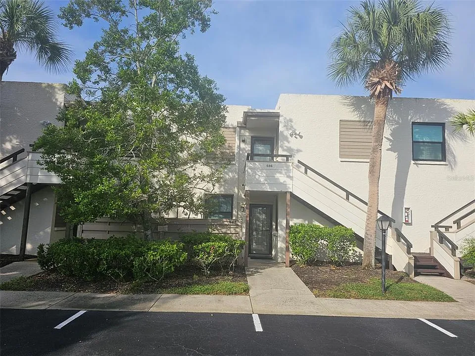 586 Lakeside Dr #586