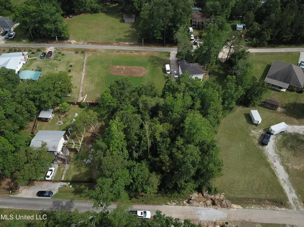 Cypress Dr, Kiln, MS 39556