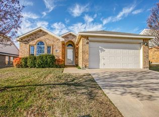 740 Flamingo Dr, Saginaw, TX 76131