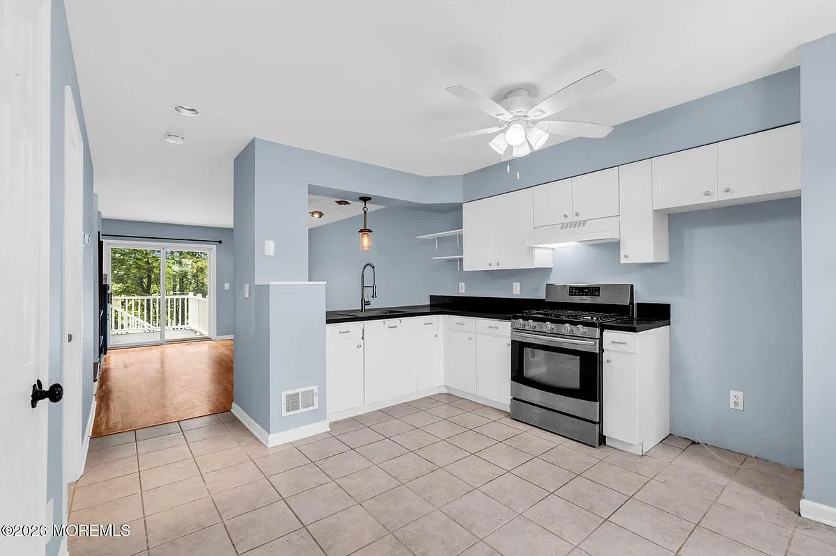 2 bed, 1.5 bath, 1024 sqft, $2,850 — Photo 3