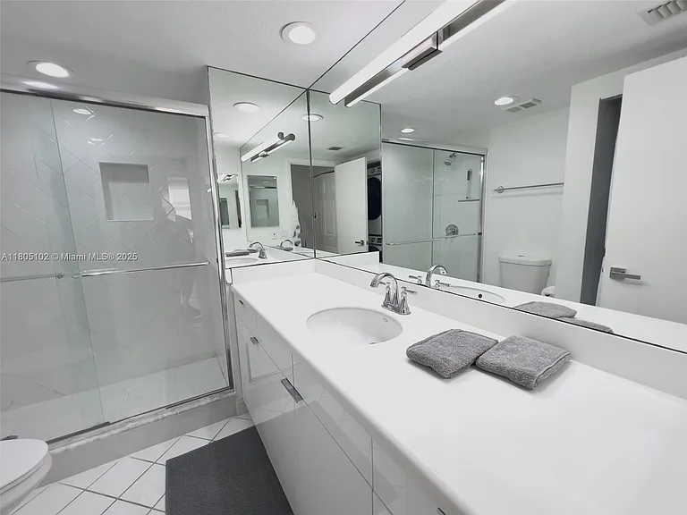 1000 W Island Blvd #2412 — Photo 28
