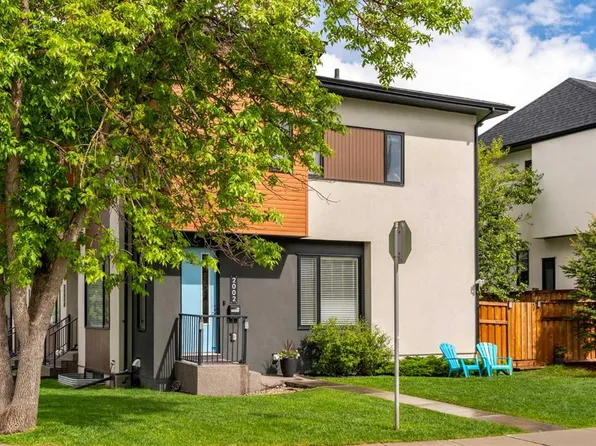 2002 W 35th St SW, Calgary, AB T3E 2X6