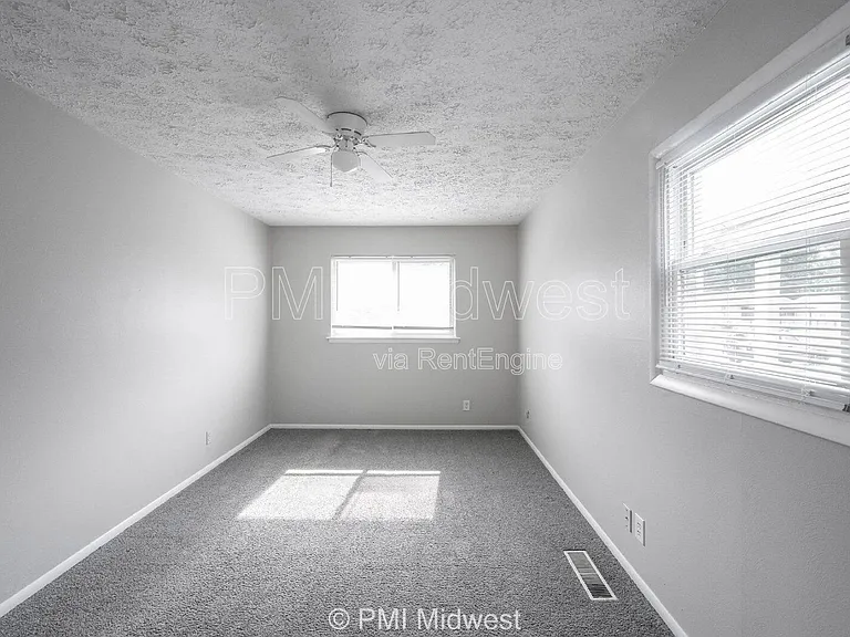 316 S Kenmore Rd — Photo 15