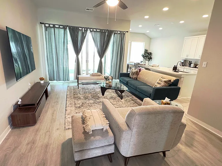 1310 Stone Manor Trl — Photo 2