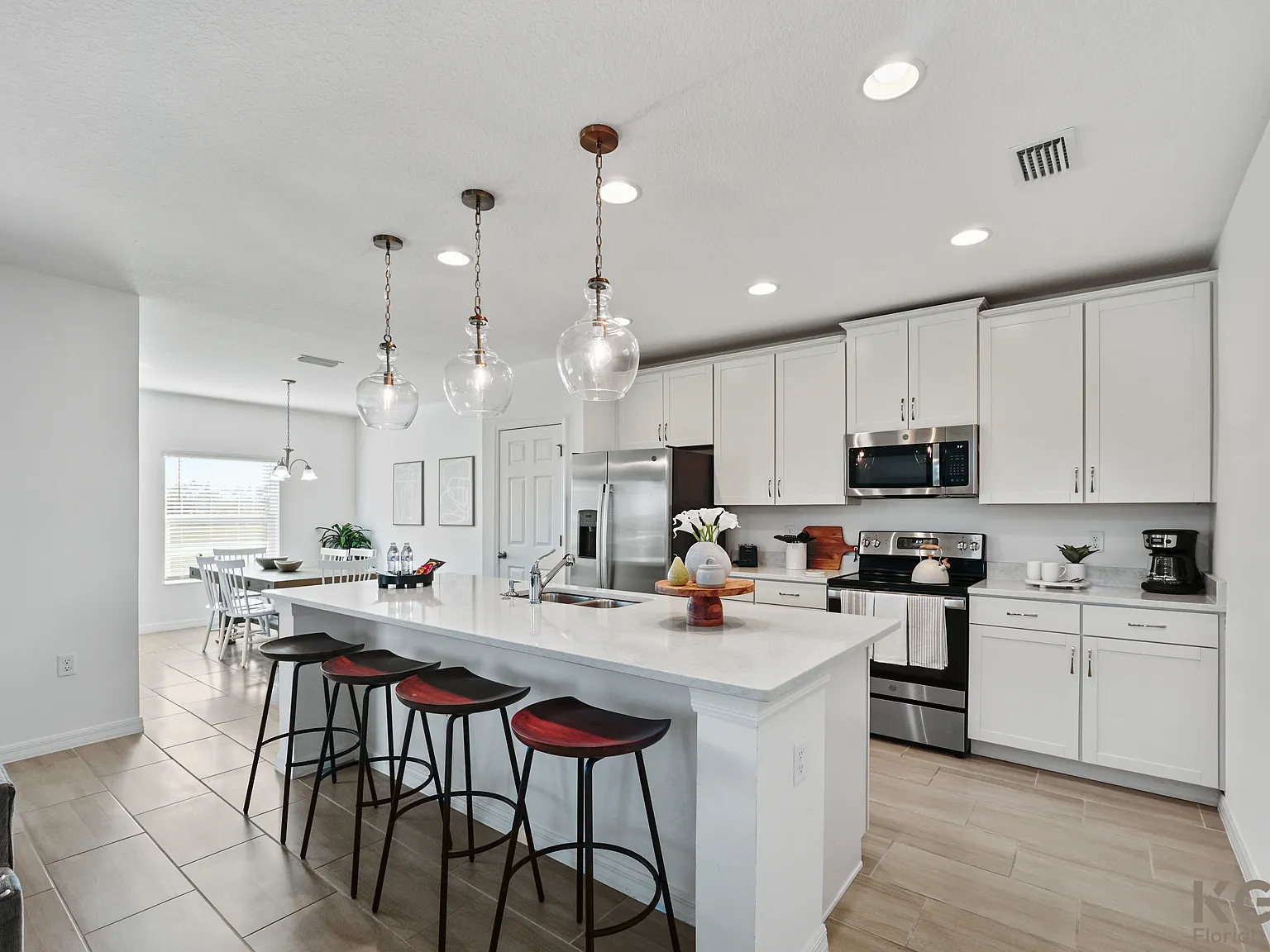 4 bed, $4,500 — Photo 1