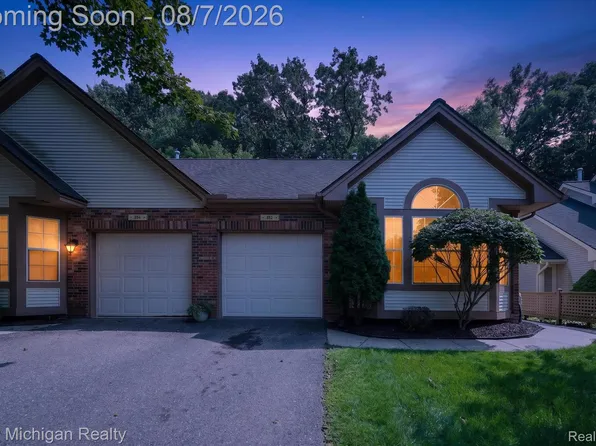 862 Whisperwood Trl, Fenton, MI 48430