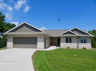 1252 Mounds Ct, Lake City, MN 55041