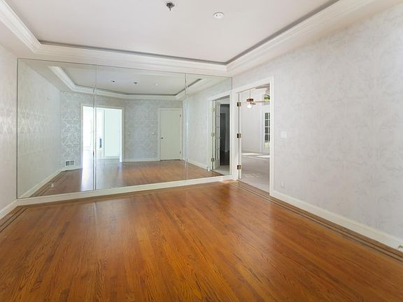 4th image of 1895 Oakdell Dr