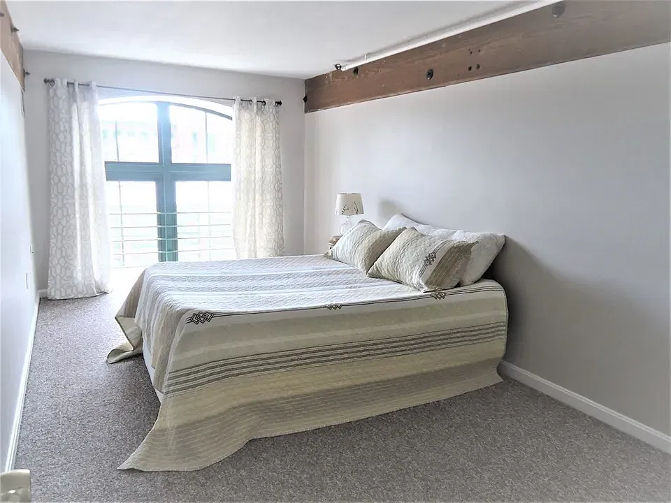 2 bed, 1.5 bath, 1418 sqft, $2,600 — Photo 3