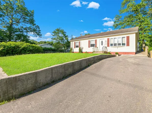 49 Spruce Street, Wyandanch, NY 11798