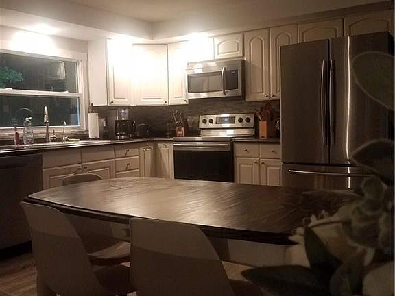 3rd image of 46 Edgewood Dr