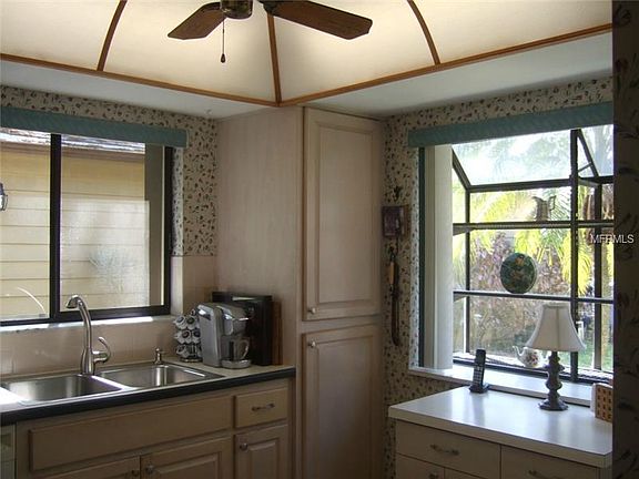 photo of old kitchen