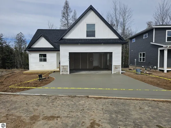 9276 S Flaska Dr, Cedar, MI 49621