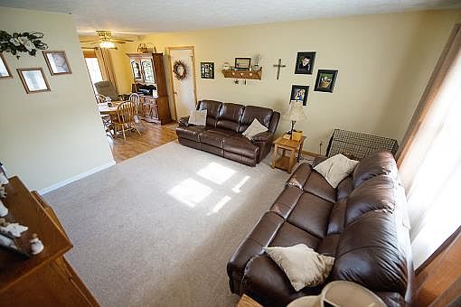 3rd image of 6535 N Maple Ct