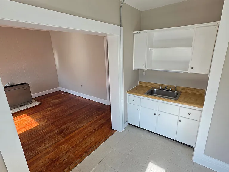 177 Oriole Ave 2ndFlr 2B/1B Carpet SSAppliances PetsOK DblParlor — Photo 15
