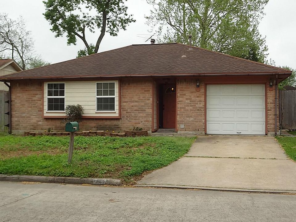 1330 Kappa - GREAT updated 3 bedroom, bath and half, one car garage