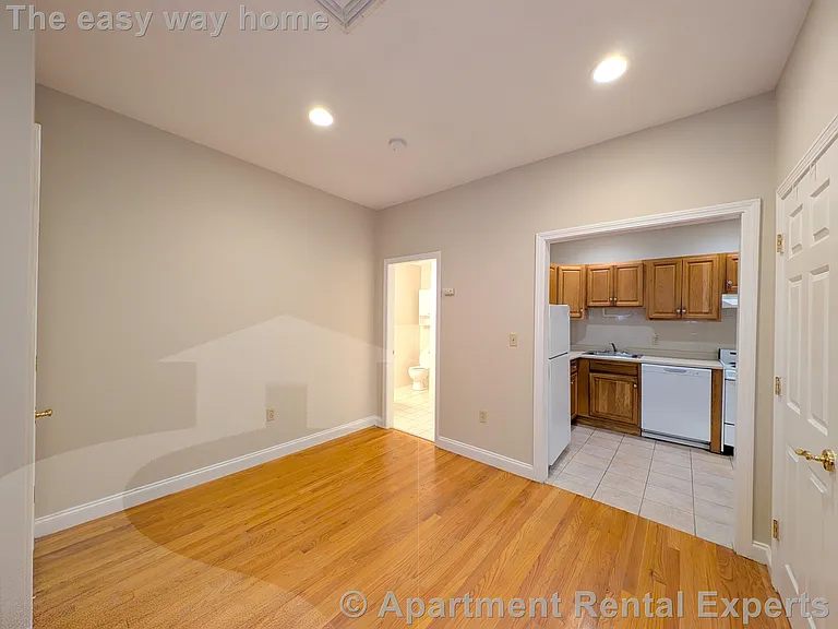 466 Green St — Photo 7