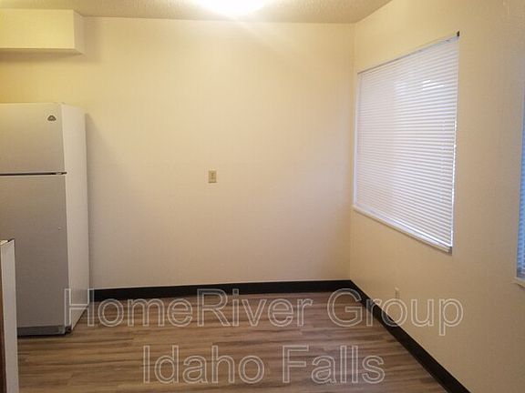 3rd image of 225 Poplar St APT 6