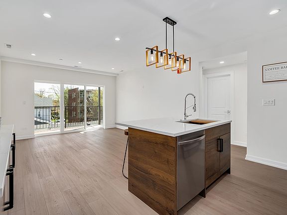 3rd image of 118 Home Ave #4