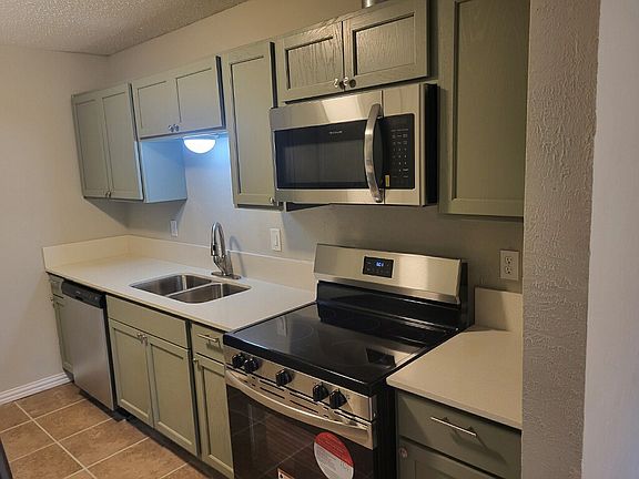 2nd image of 407 Kearley Dr #B