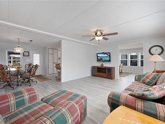 4th image of 160 Nicklaus Blvd