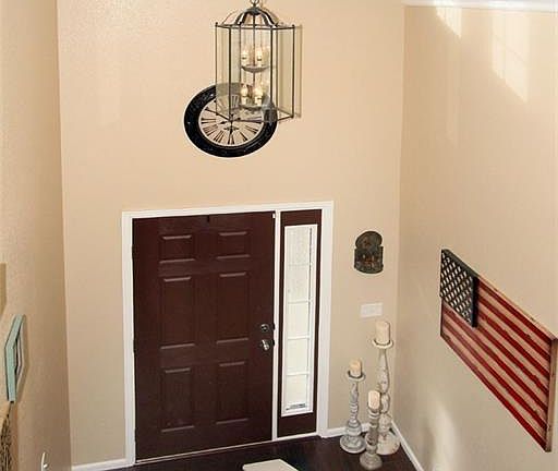 Open Entryway with vaulted ceilings.