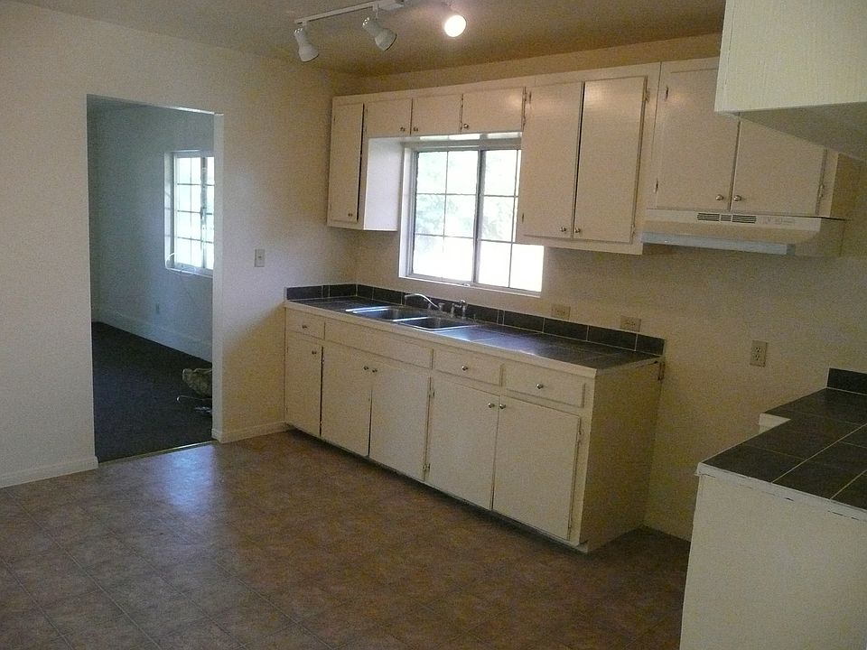 2nd image of 3057 J St