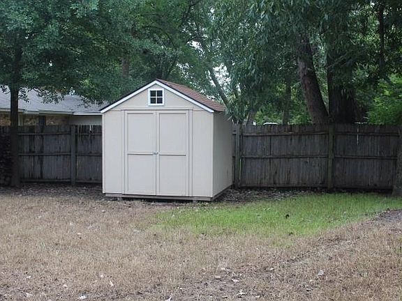 5th image of 2721 Tanglewood Dr