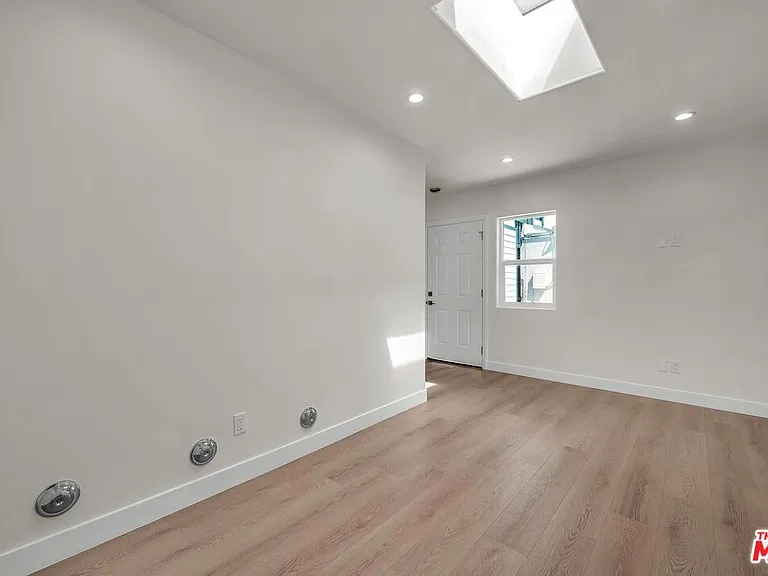 303 Culver Blvd — Photo 15