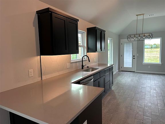 5th image of 1013 SW 139th St