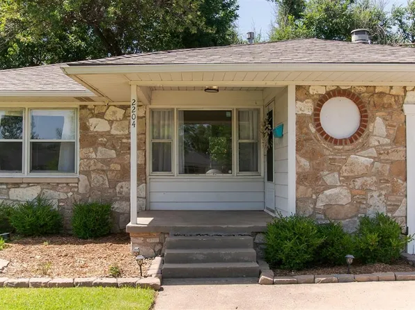 2204 Churchill Pl, The Village, OK 73120