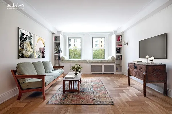 Sold by Sotheby's International Realty | media 1