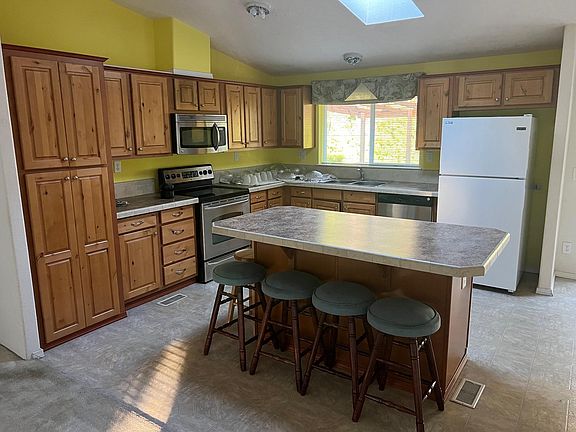 4th image of 537 NE Camp One St