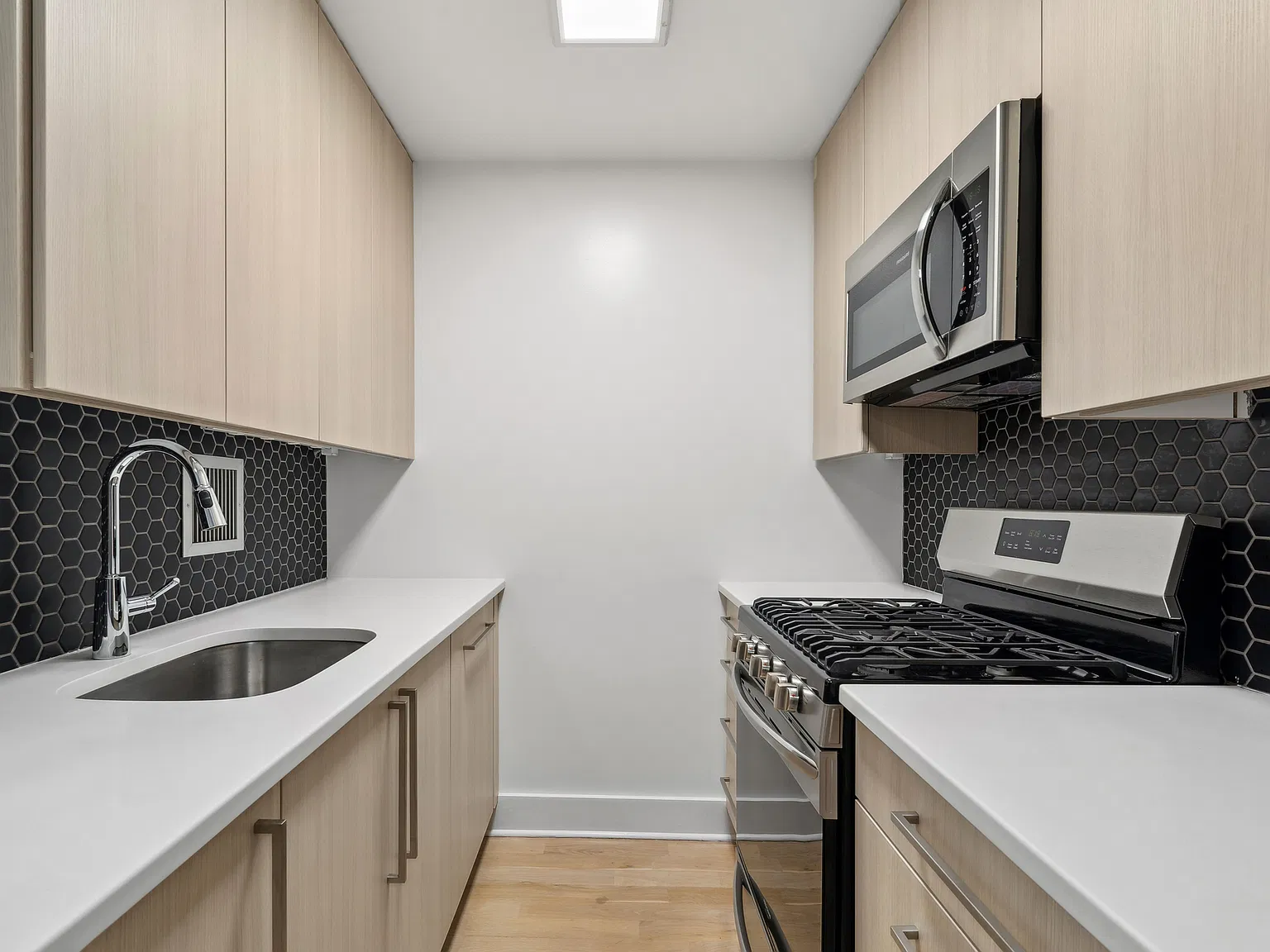 330 West 58th Street — Photo 4
