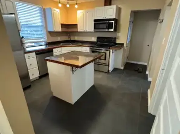 24 Columbia St W #1A, Kamloops, BC V2C 1K3